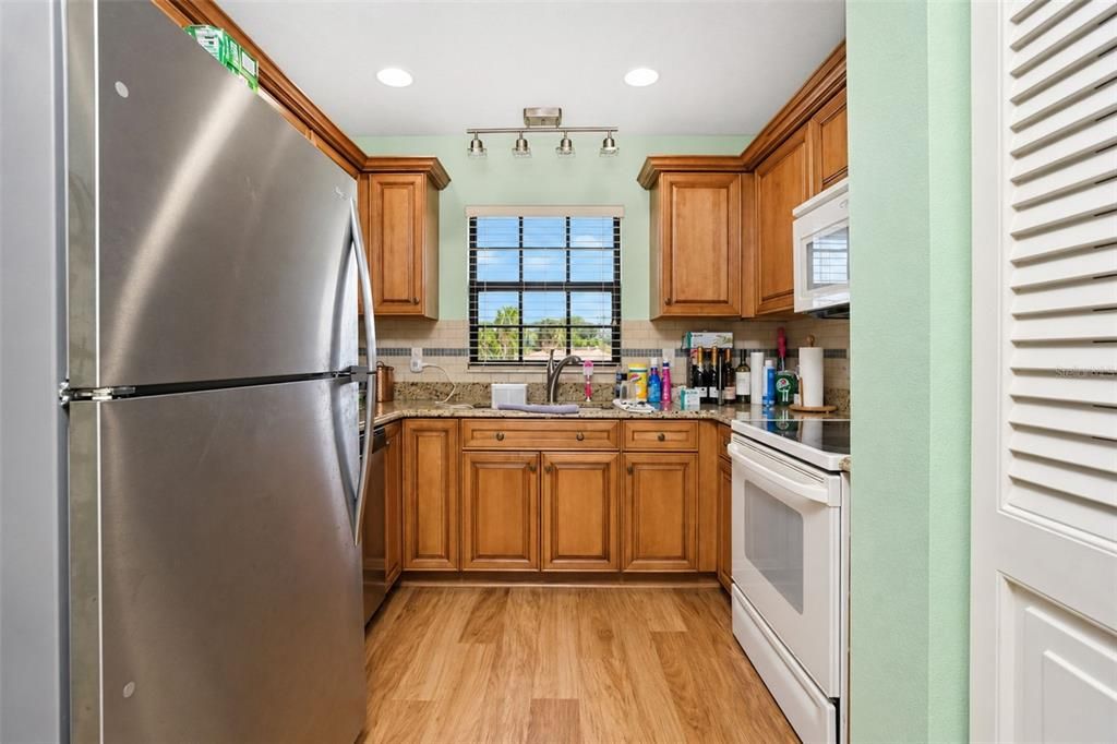 For Sale: $250,000 (2 beds, 2 baths, 1080 Square Feet)