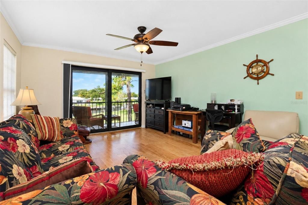 For Sale: $250,000 (2 beds, 2 baths, 1080 Square Feet)
