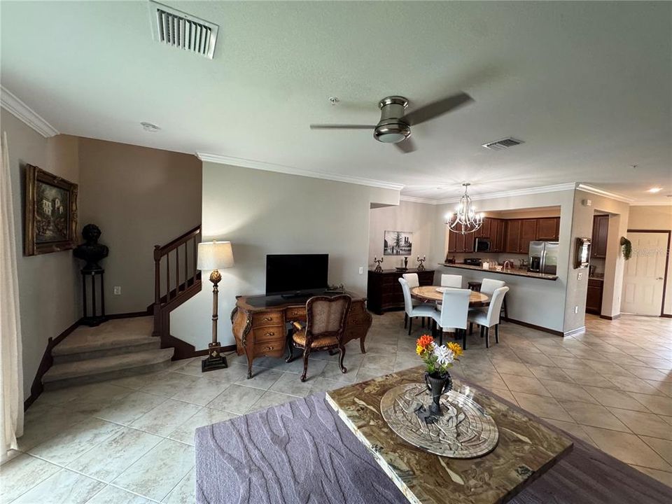 En Venta: $299,000 (3 camas, 2 baños, 1949 Pies cuadrados)