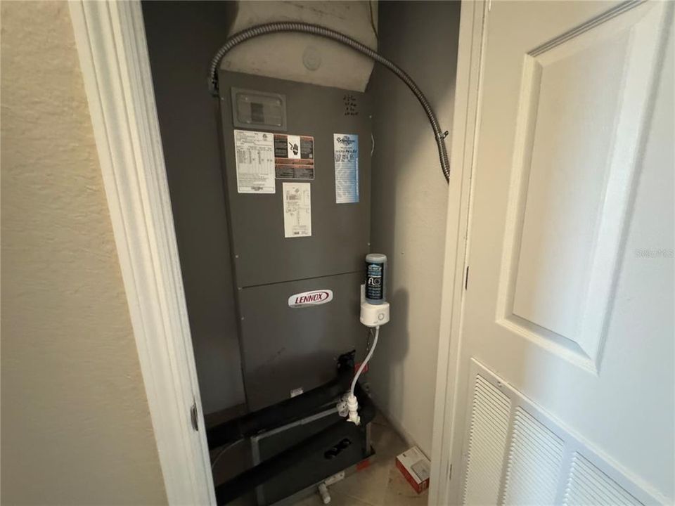 En Venta: $299,000 (3 camas, 2 baños, 1949 Pies cuadrados)