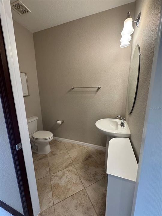 En Venta: $299,000 (3 camas, 2 baños, 1949 Pies cuadrados)