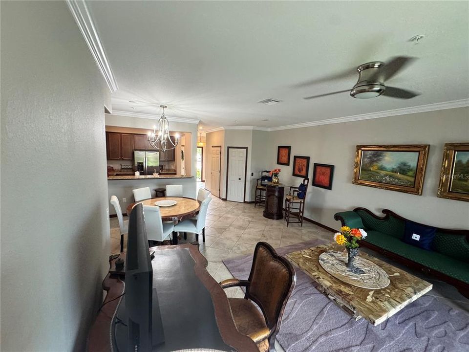 En Venta: $299,000 (3 camas, 2 baños, 1949 Pies cuadrados)