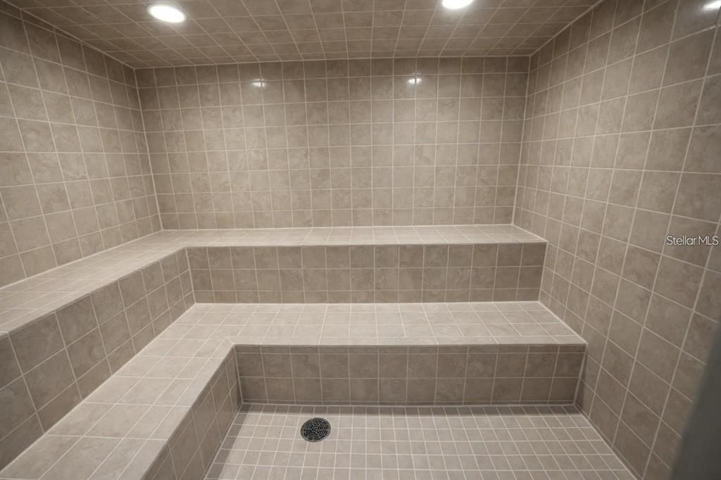 En Venta: $299,000 (3 camas, 2 baños, 1949 Pies cuadrados)