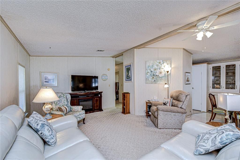 For Sale: $144,900 (2 beds, 2 baths, 1152 Square Feet)