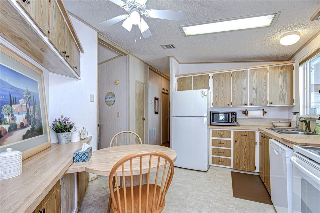 For Sale: $144,900 (2 beds, 2 baths, 1152 Square Feet)