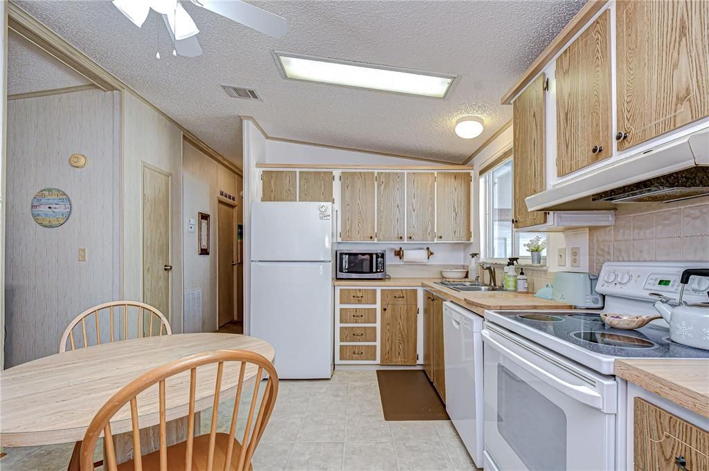 For Sale: $144,900 (2 beds, 2 baths, 1152 Square Feet)