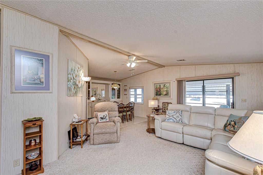 For Sale: $144,900 (2 beds, 2 baths, 1152 Square Feet)