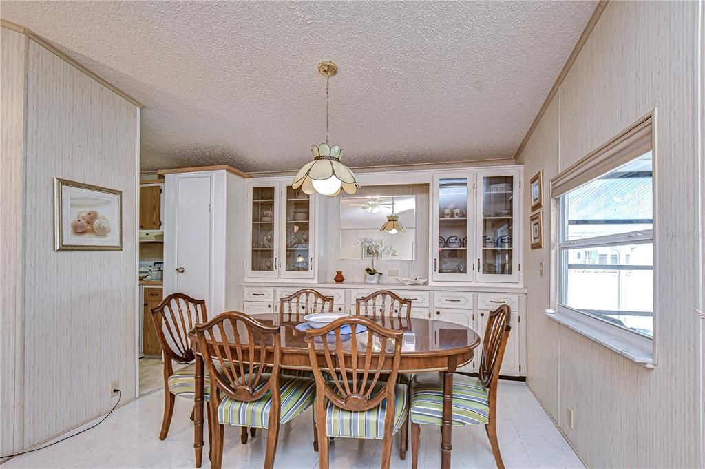 For Sale: $144,900 (2 beds, 2 baths, 1152 Square Feet)