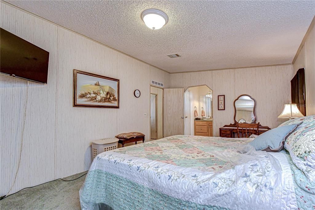For Sale: $144,900 (2 beds, 2 baths, 1152 Square Feet)