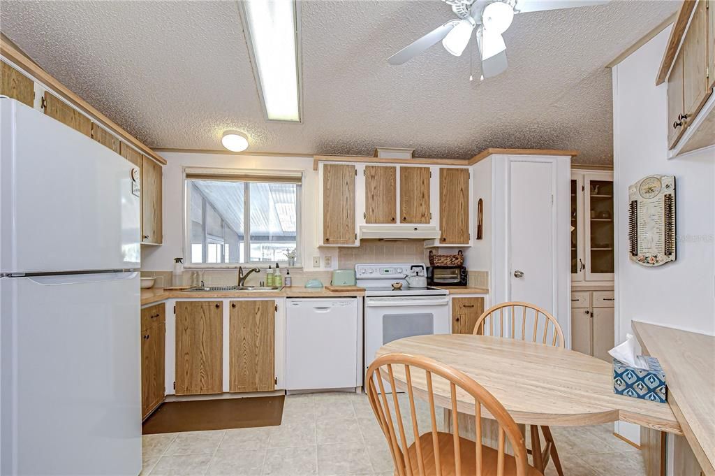 For Sale: $144,900 (2 beds, 2 baths, 1152 Square Feet)