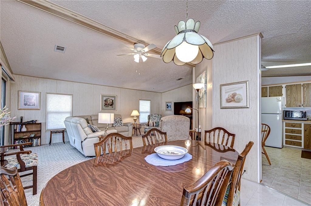 For Sale: $144,900 (2 beds, 2 baths, 1152 Square Feet)