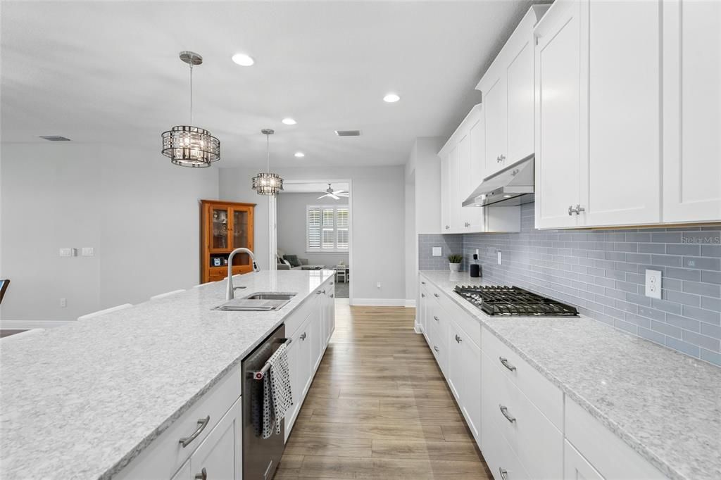 En Venta: $749,000 (2 camas, 2 baños, 2296 Pies cuadrados)