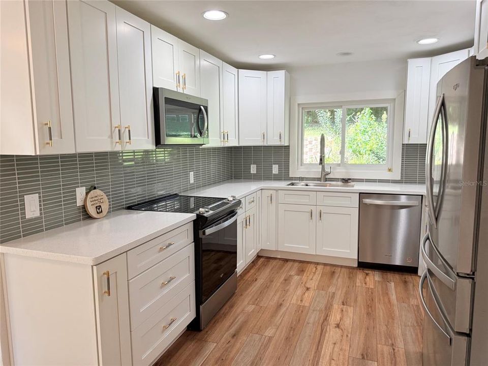 For Sale: $379,000 (2 beds, 2 baths, 1336 Square Feet)
