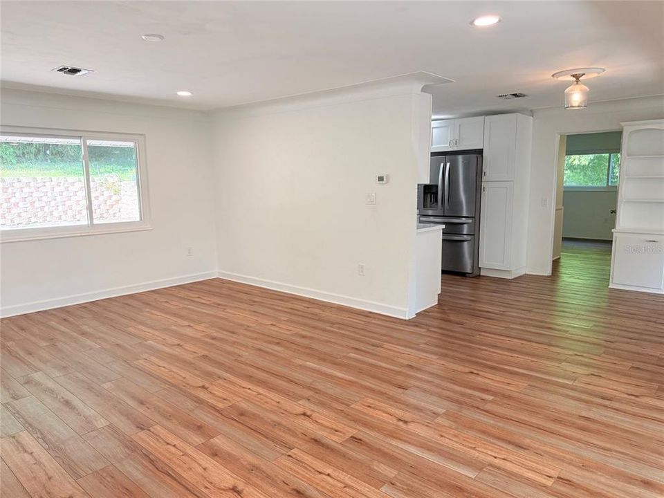 For Sale: $379,000 (2 beds, 2 baths, 1336 Square Feet)