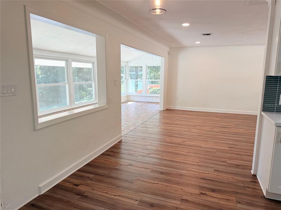 For Sale: $379,000 (2 beds, 2 baths, 1336 Square Feet)