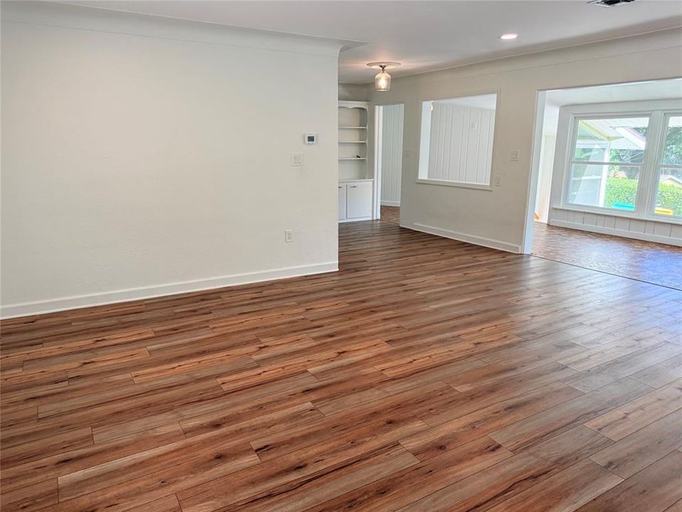 For Sale: $379,000 (2 beds, 2 baths, 1336 Square Feet)