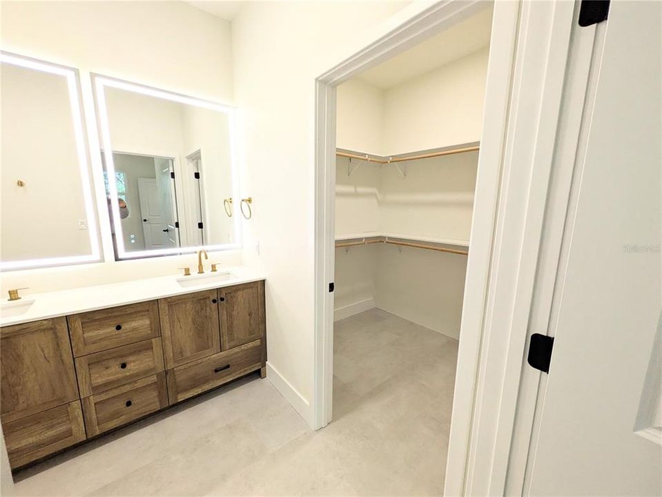 For Sale: $435,000 (3 beds, 2 baths, 1596 Square Feet)