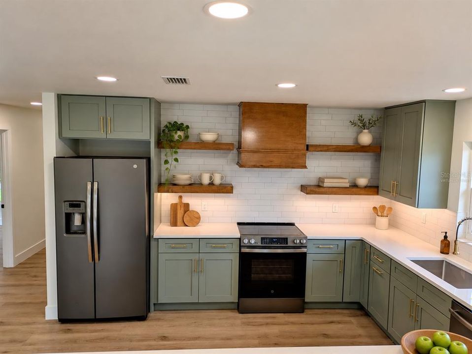 For Sale: $435,000 (3 beds, 2 baths, 1596 Square Feet)
