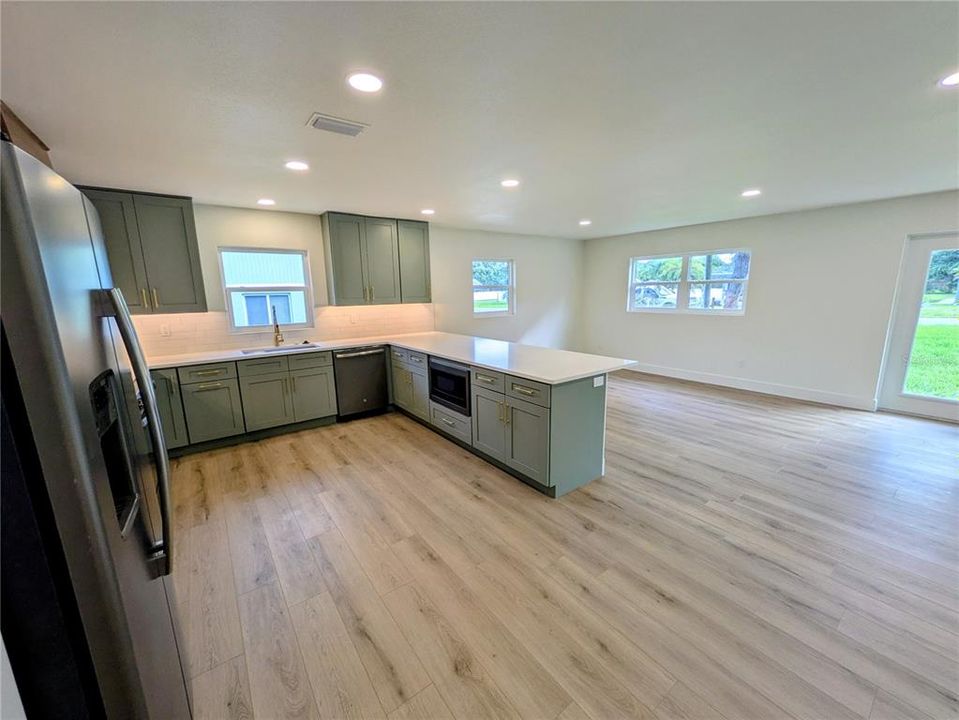 For Sale: $435,000 (3 beds, 2 baths, 1596 Square Feet)