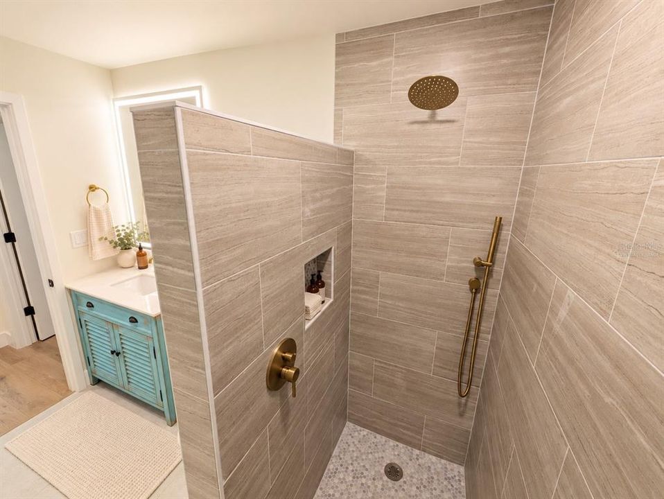 For Sale: $435,000 (3 beds, 2 baths, 1596 Square Feet)