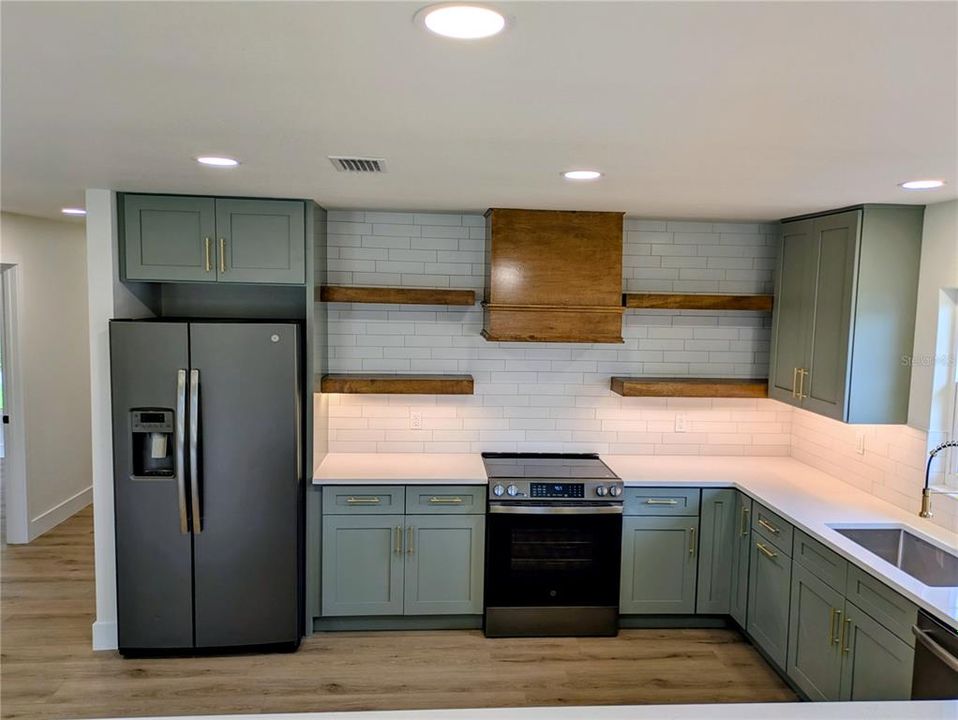 For Sale: $435,000 (3 beds, 2 baths, 1596 Square Feet)