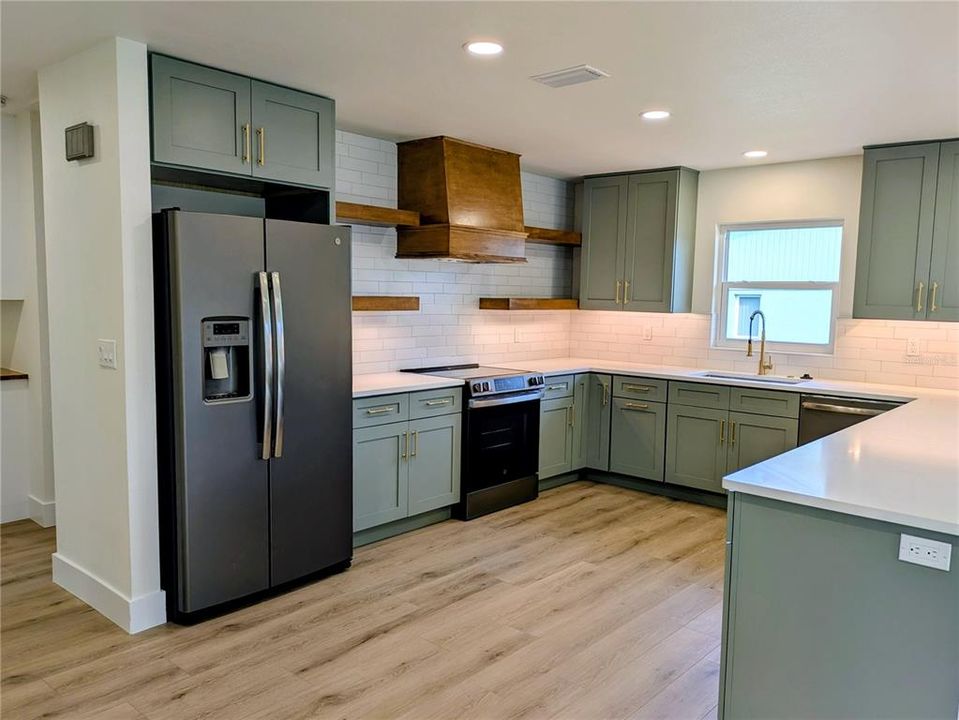For Sale: $435,000 (3 beds, 2 baths, 1596 Square Feet)