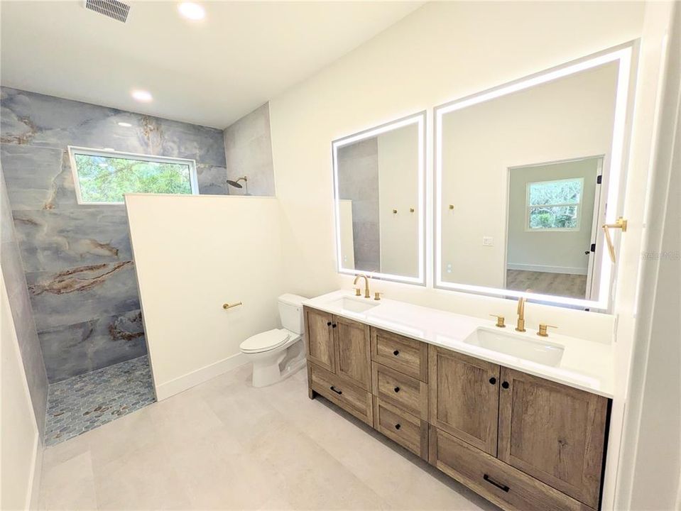 For Sale: $435,000 (3 beds, 2 baths, 1596 Square Feet)