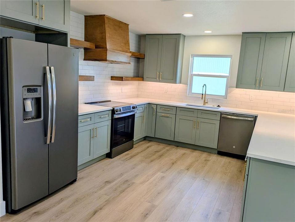 For Sale: $435,000 (3 beds, 2 baths, 1596 Square Feet)