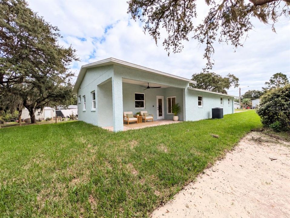 For Sale: $435,000 (3 beds, 2 baths, 1596 Square Feet)