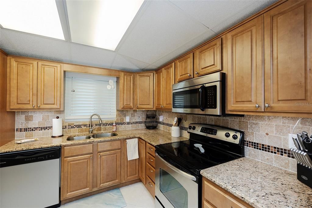На продажу: $199,900 (3 спален, 2 ванн, 1275 Квадратных фут)
