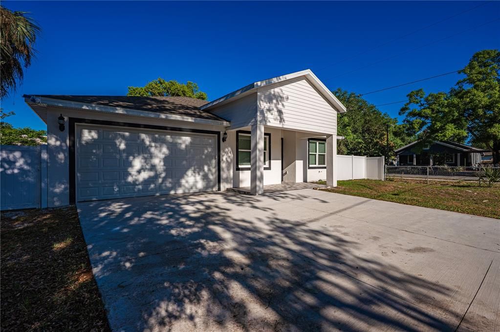 For Rent: $2,300 (3 beds, 2 baths, 1615 Square Feet)