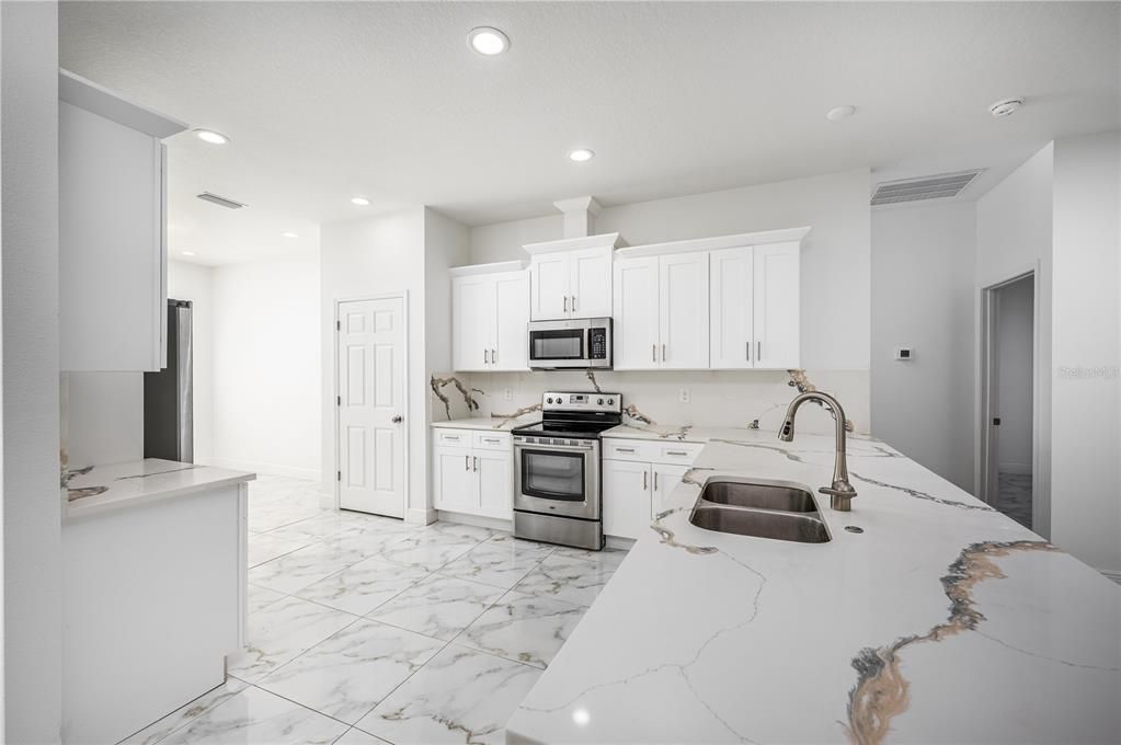 For Rent: $2,300 (3 beds, 2 baths, 1615 Square Feet)