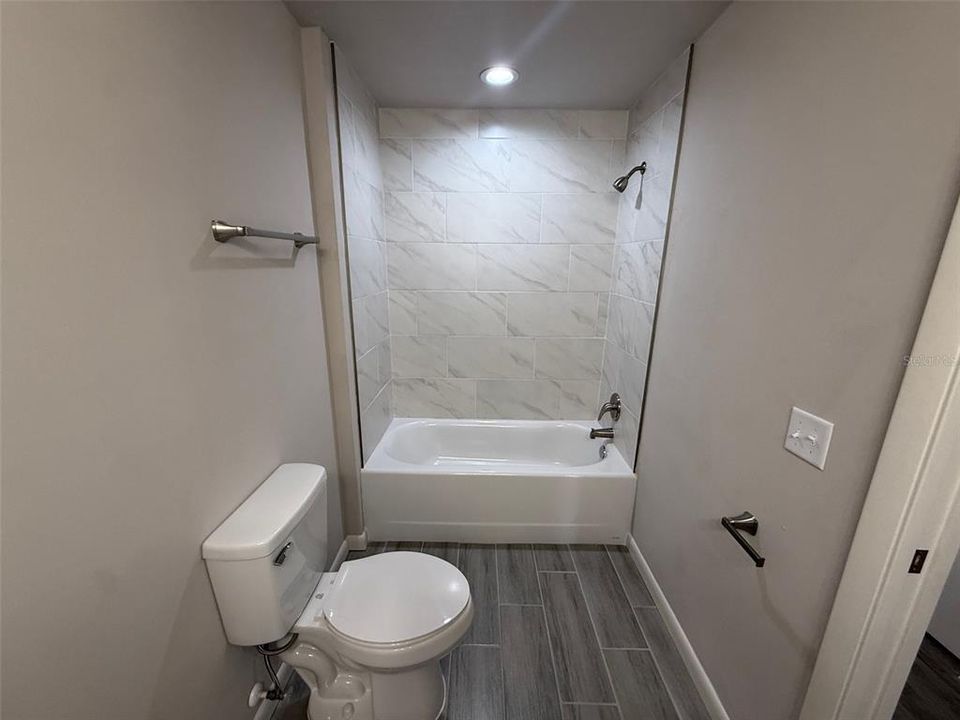 На продажу: $249,969 (3 спален, 2 ванн, 1356 Квадратных фут)