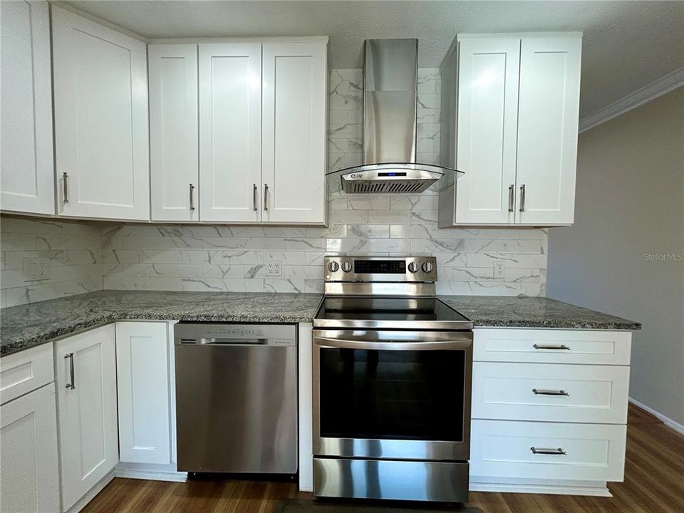For Sale: $179,900 (2 beds, 2 baths, 1400 Square Feet)