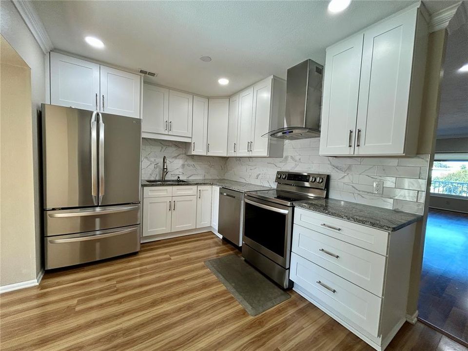 For Sale: $179,900 (2 beds, 2 baths, 1400 Square Feet)
