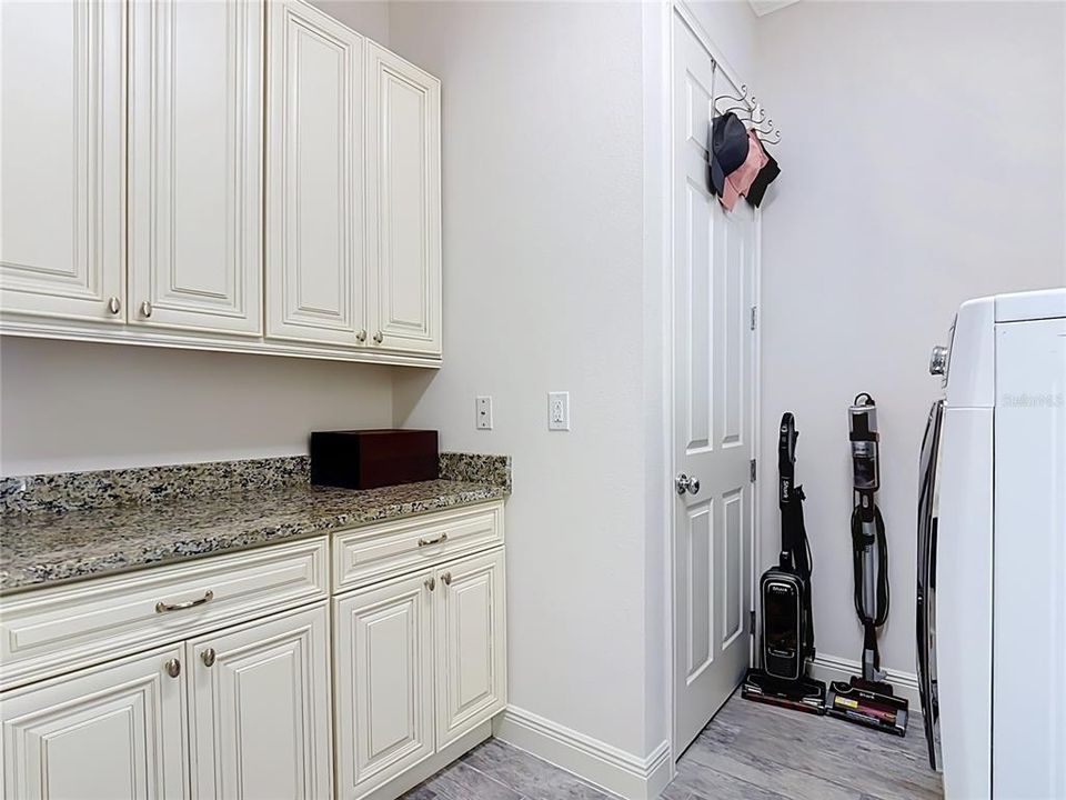 For Sale: $511,000 (5 beds, 3 baths, 2586 Square Feet)