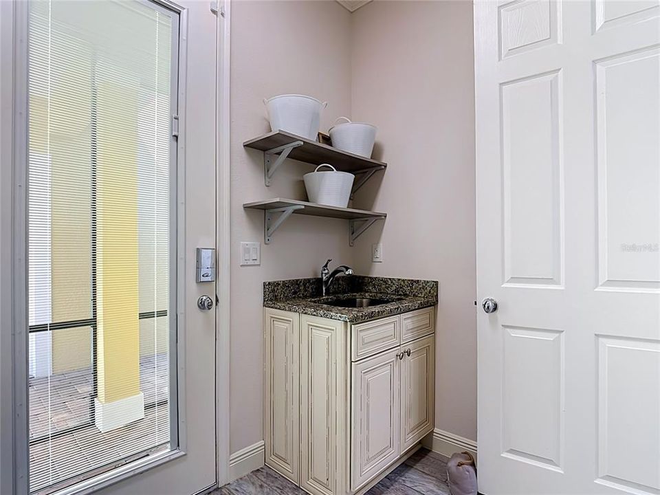 For Sale: $511,000 (5 beds, 3 baths, 2586 Square Feet)