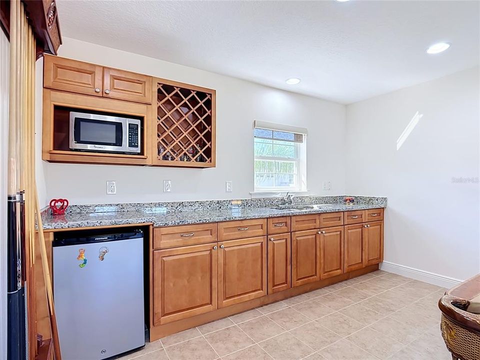 For Sale: $511,000 (5 beds, 3 baths, 2586 Square Feet)