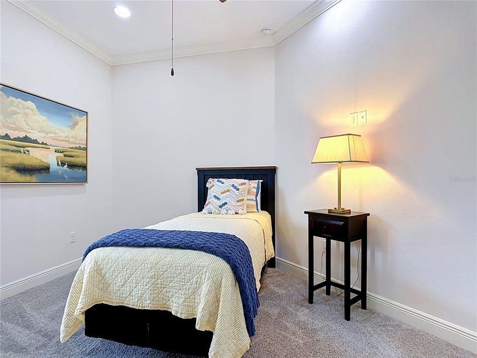 For Sale: $511,000 (5 beds, 3 baths, 2586 Square Feet)