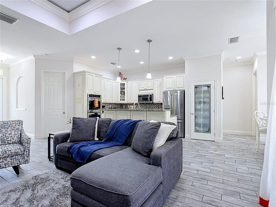 For Sale: $511,000 (5 beds, 3 baths, 2586 Square Feet)