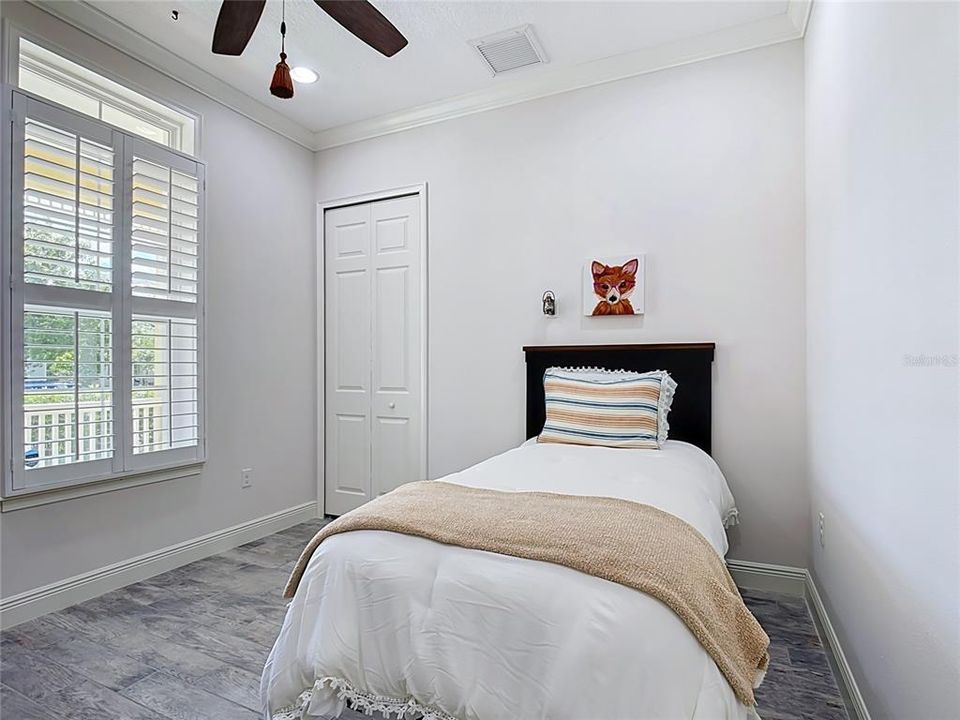For Sale: $511,000 (5 beds, 3 baths, 2586 Square Feet)