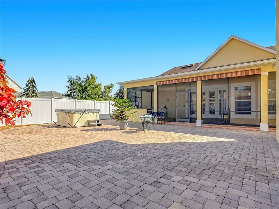 For Sale: $511,000 (5 beds, 3 baths, 2586 Square Feet)
