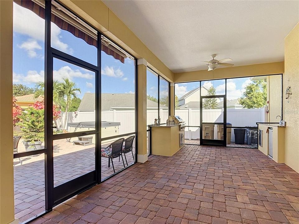 For Sale: $511,000 (5 beds, 3 baths, 2586 Square Feet)