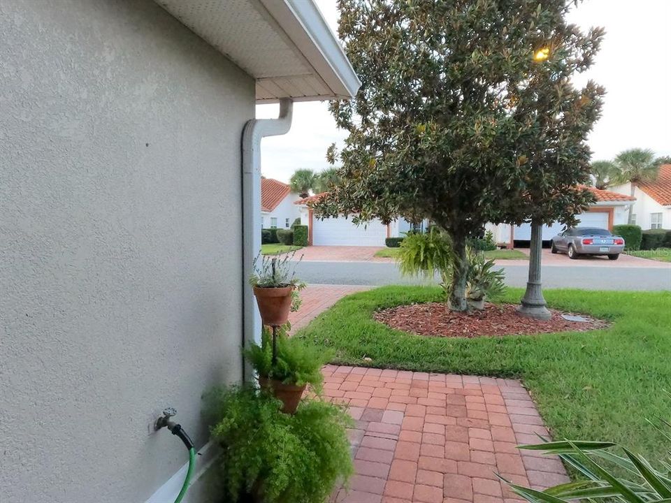 For Sale: $270,000 (3 beds, 2 baths, 1592 Square Feet)