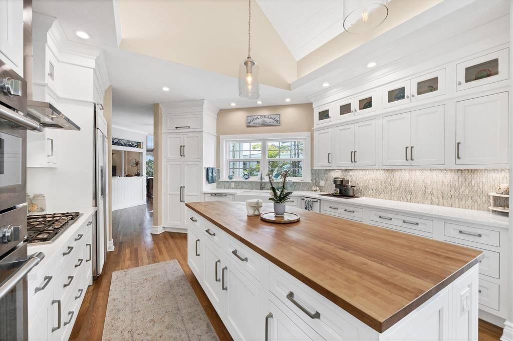 For Sale: $4,695,000 (3 beds, 3 baths, 3210 Square Feet)