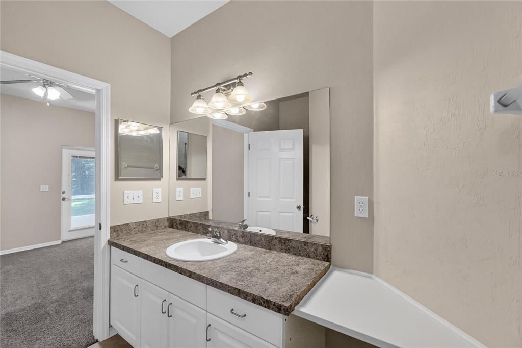 For Sale: $235,000 (3 beds, 2 baths, 1499 Square Feet)