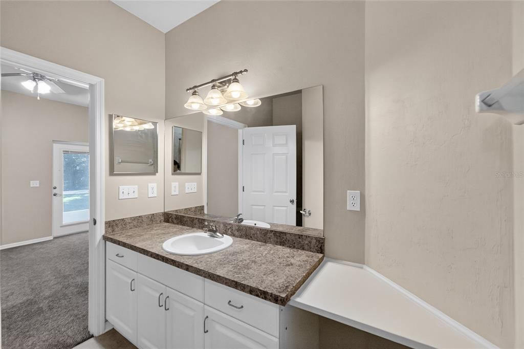 For Sale: $235,000 (3 beds, 2 baths, 1499 Square Feet)
