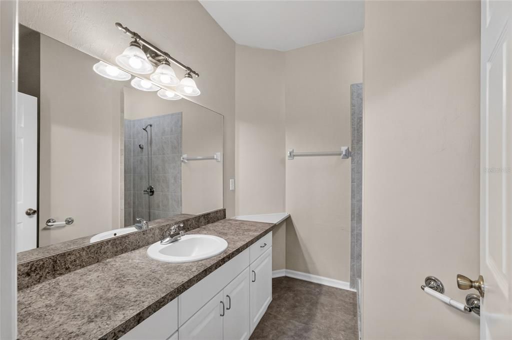 For Sale: $235,000 (3 beds, 2 baths, 1499 Square Feet)