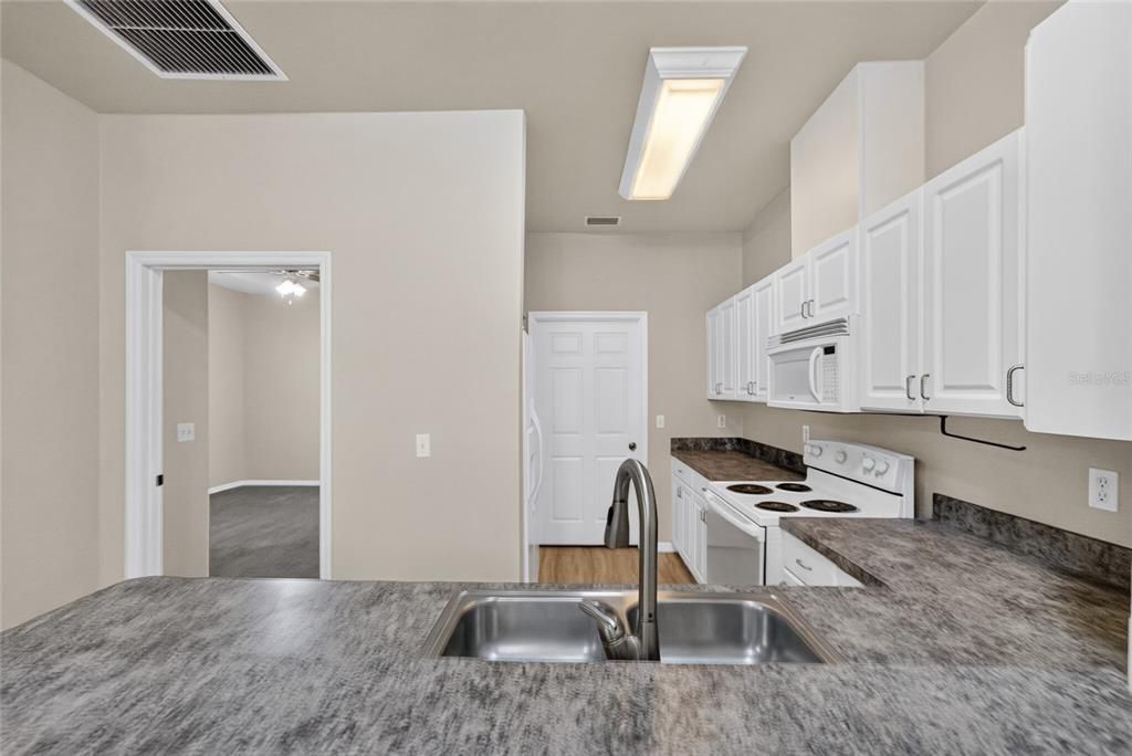 For Sale: $235,000 (3 beds, 2 baths, 1499 Square Feet)