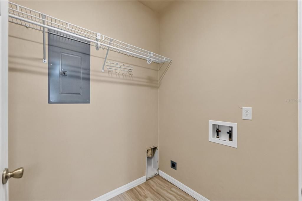 For Sale: $235,000 (3 beds, 2 baths, 1499 Square Feet)